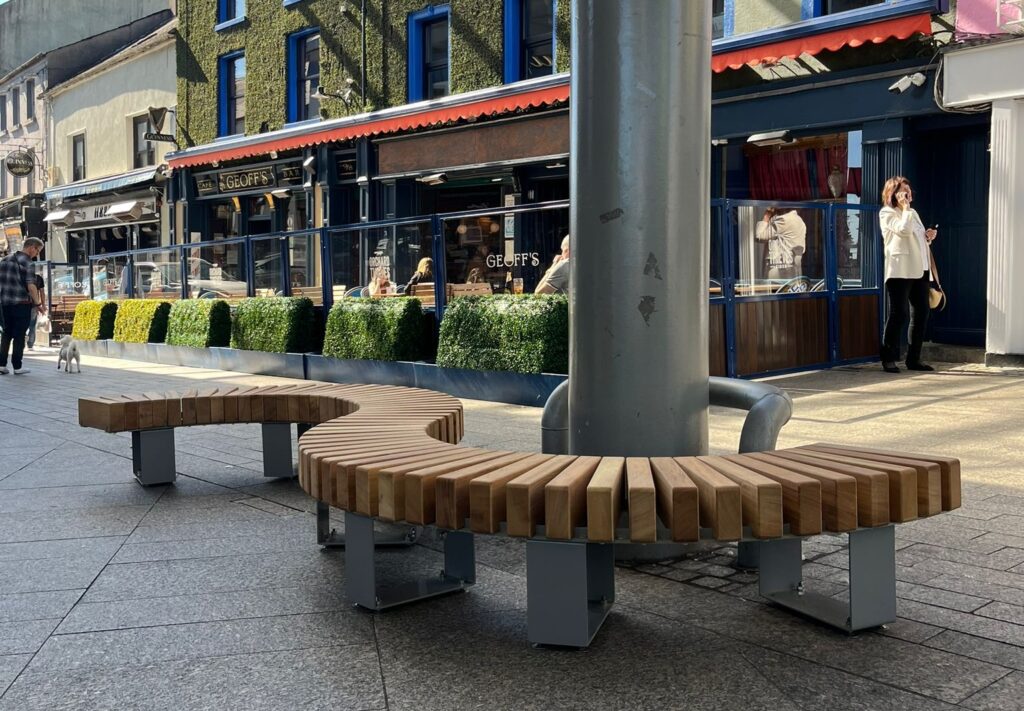 Apple Market Bench